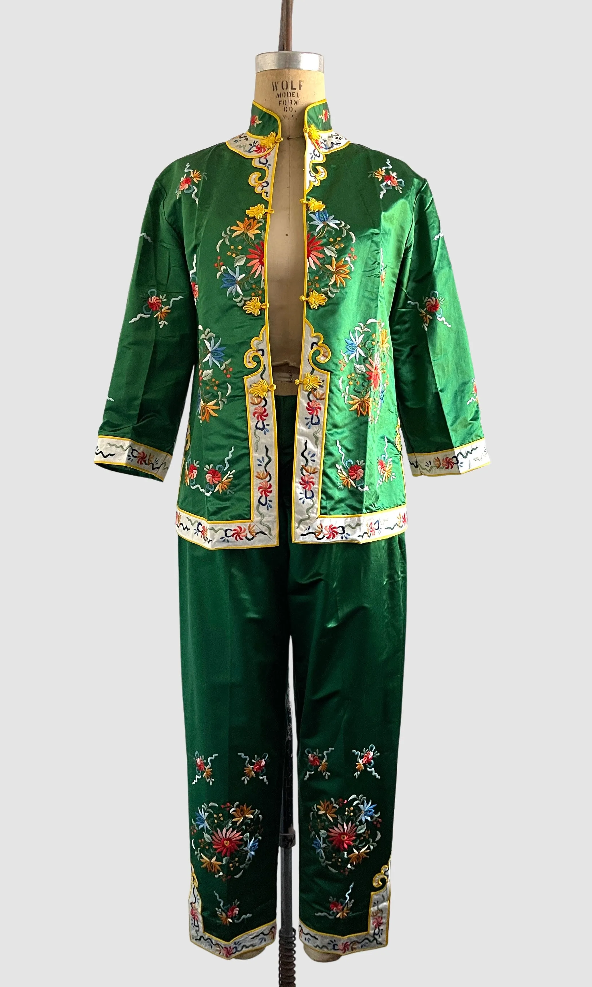 BAI HUA 60s to 70s Silk Embroidered Asian Pajamas, Medium